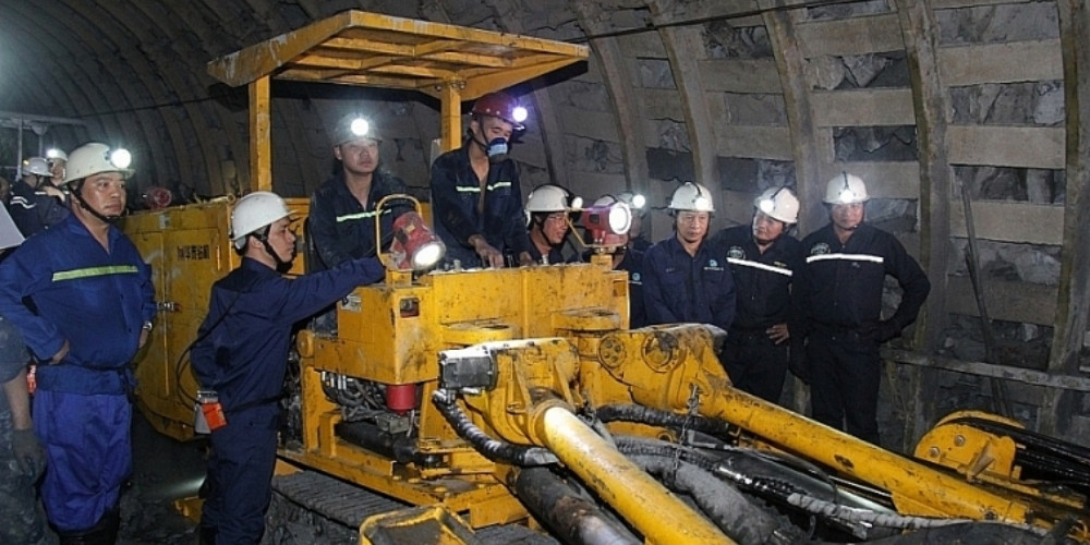Nhân Lực Khai Thác Than