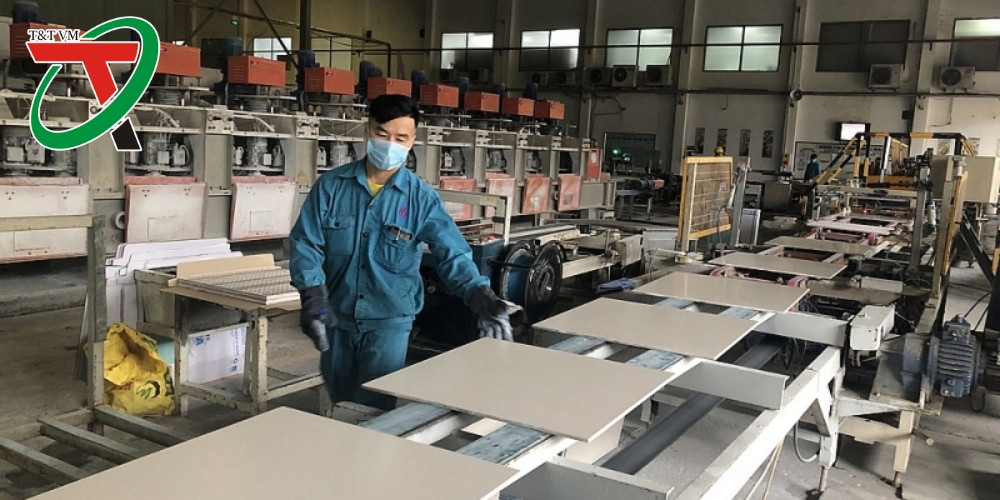 Sản xuất gạch ốp lát trước thách thức về nguyên liệu và tiêu thụ